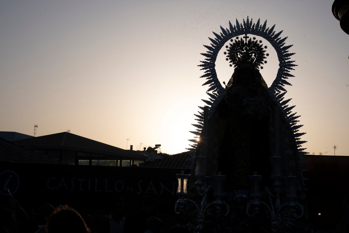 El traslado de la Virgen del Carmen del Puente de Triana a la parroquia de la O