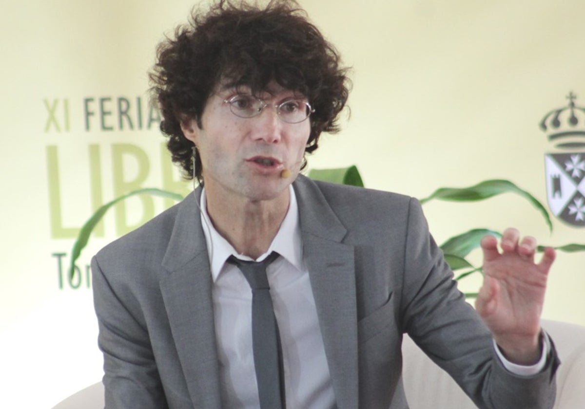 El filósofo José Miguel Valle en la Feria del Libro de Tomares