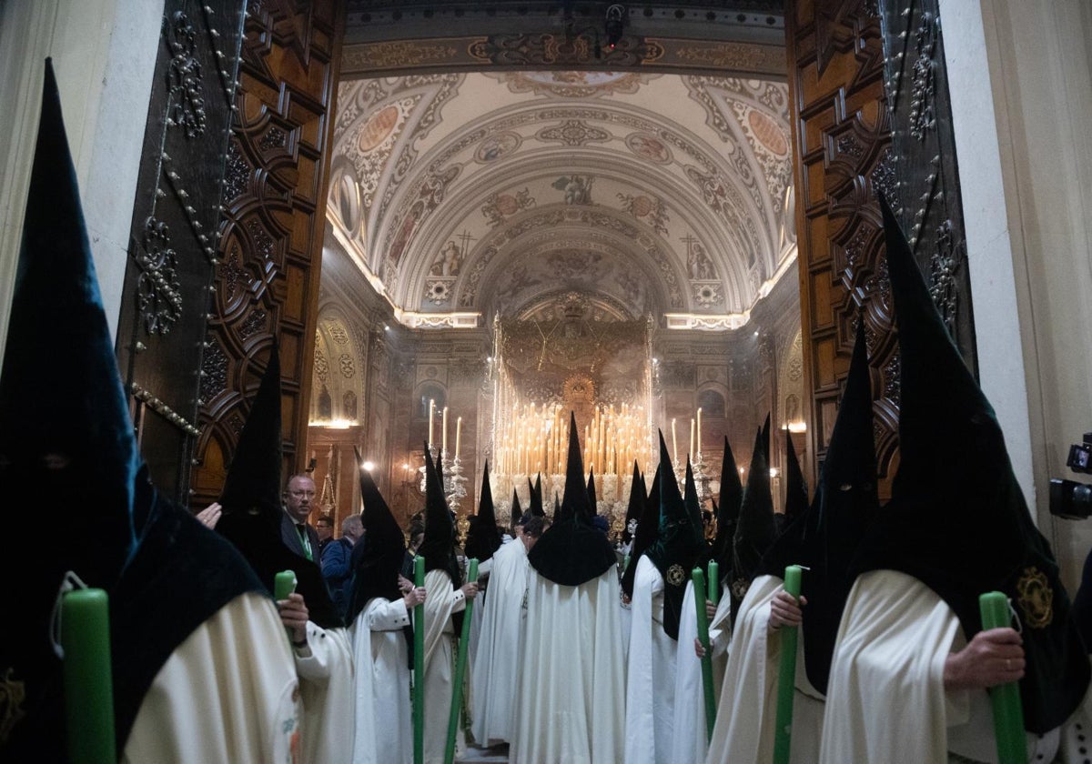 La Macarena, en la Madrugada del Viernes Santo de 2025