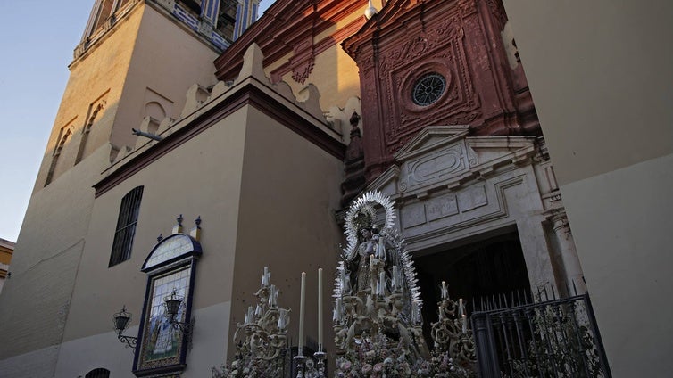 Imágenes de la procesión de la Virgen del Carmen de Santa Ana - Triana