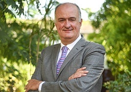 Luis Miguel Dasilva presenta su candidatura a hermano mayor de La Redención