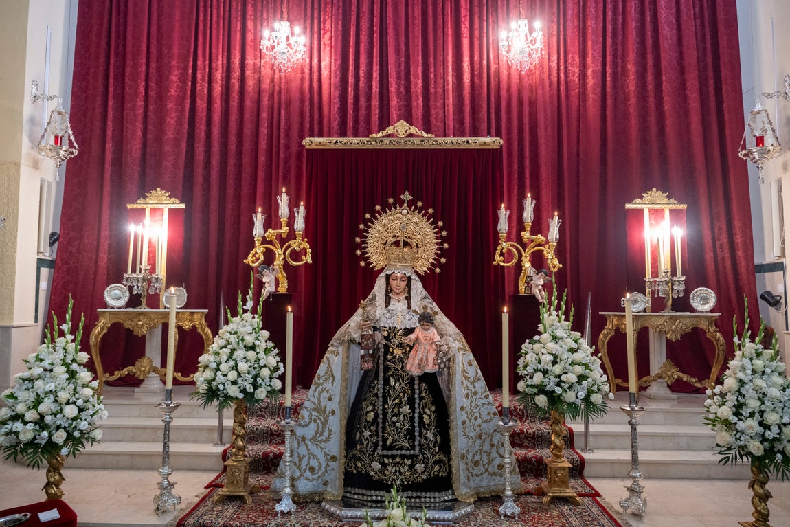 Las imágenes de los besamanos de la Virgen del Carmen en Sevilla