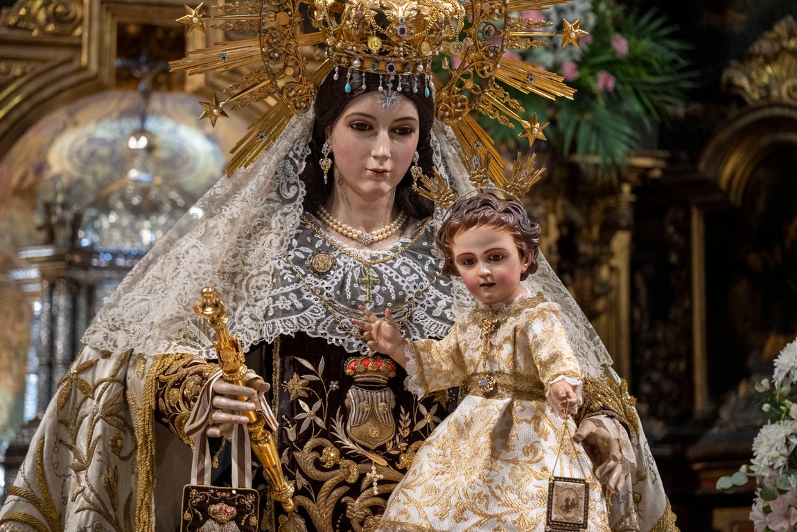 Las imágenes de los besamanos de la Virgen del Carmen en Sevilla