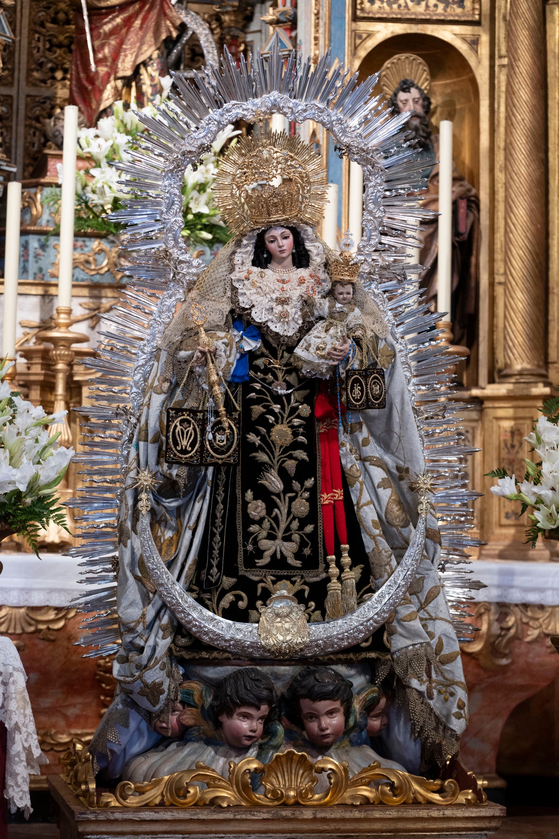 Las imágenes de los besamanos de la Virgen del Carmen en Sevilla