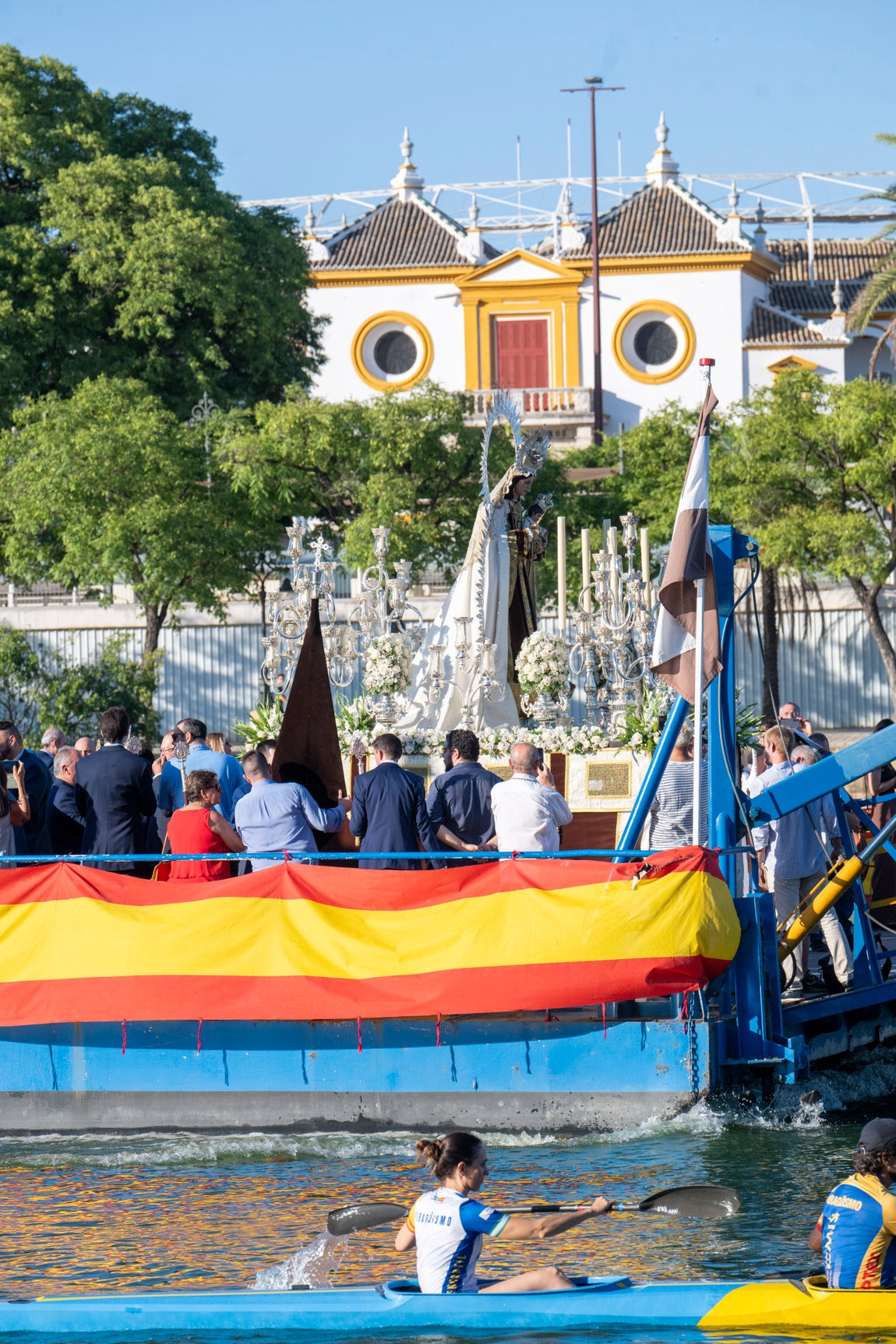 La procesión de la Virgen del Carmen del Puente de Triana, en imágenes