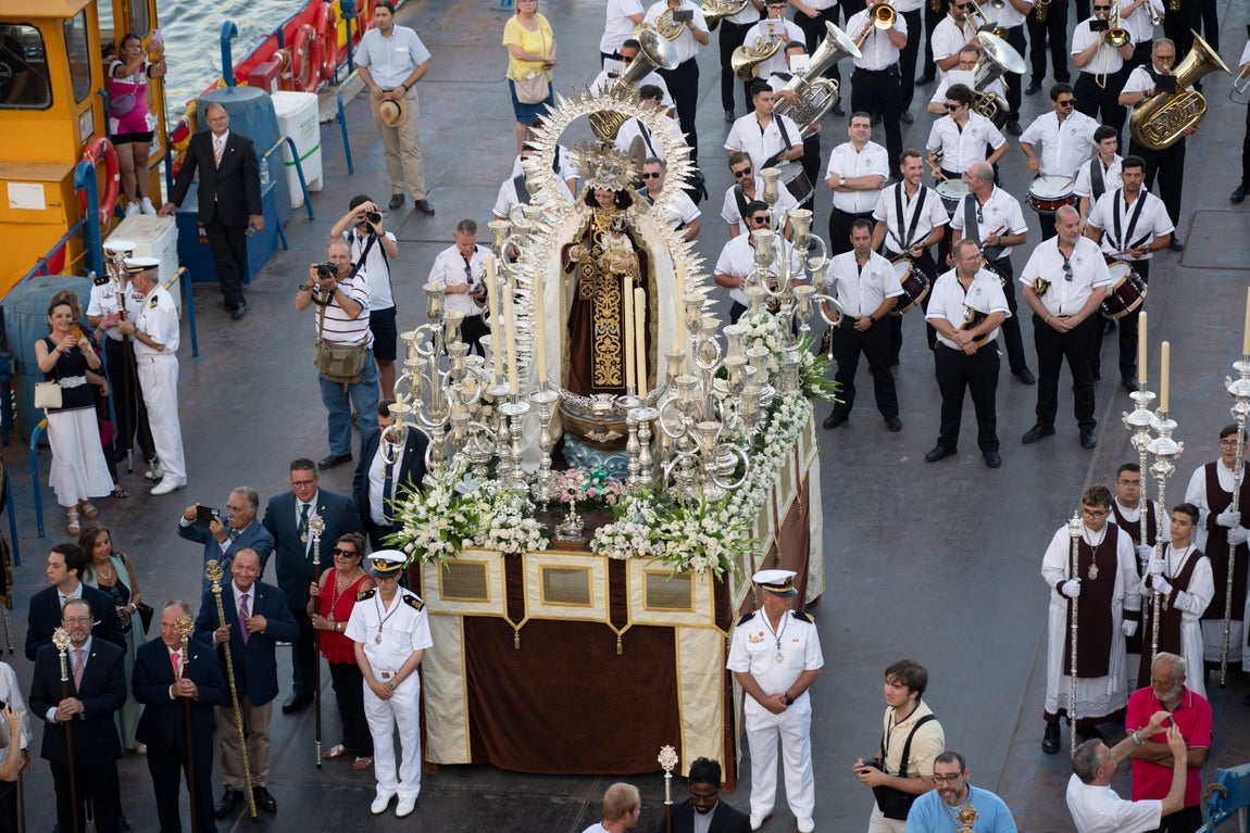 La procesión de la Virgen del Carmen del Puente de Triana, en imágenes