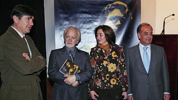 Manuel Pimentel, Manolo Sanlúcar, María del Mar Moreno y Juan Manuel Suárez Japón presentando 'El alma compartida' en Sevilla en 2008