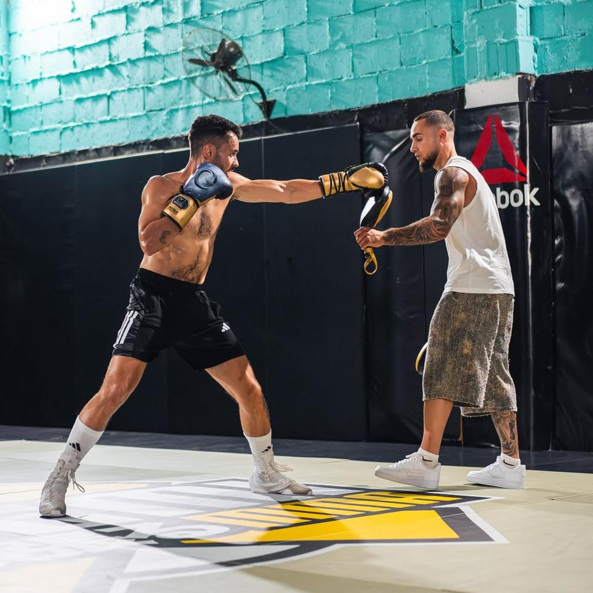 The Grefg, desde Sevilla para su combate en la Velada del Año 5: «Sorteamos una entrada VIP doble con todos los gastos pagados»
