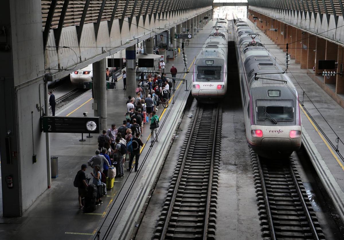 Retrasos en las salidas de los primeros trenes AVE desde Santa Justa por una avería eléctrica