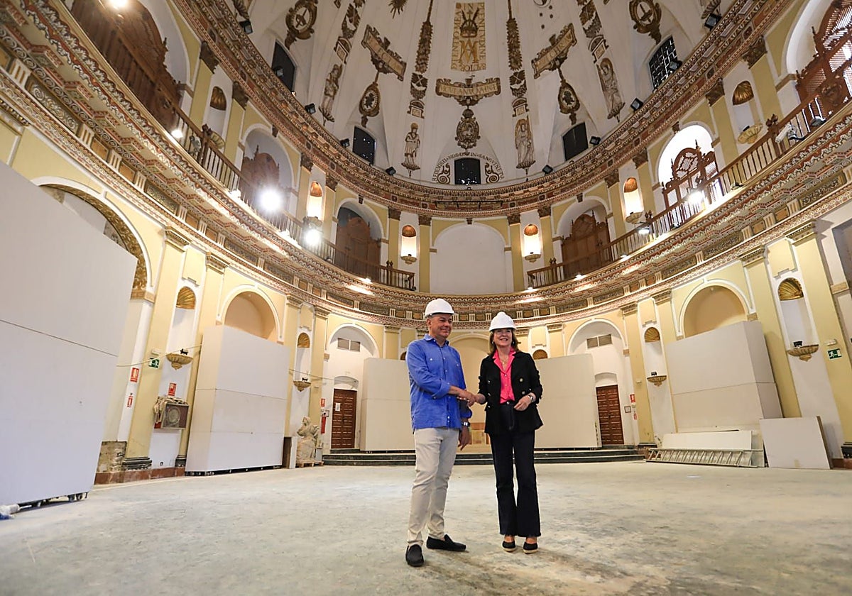 El alcalde de Sevilla, José Luis Sanz, visita las obras de la iglesia de San Hermenegildo