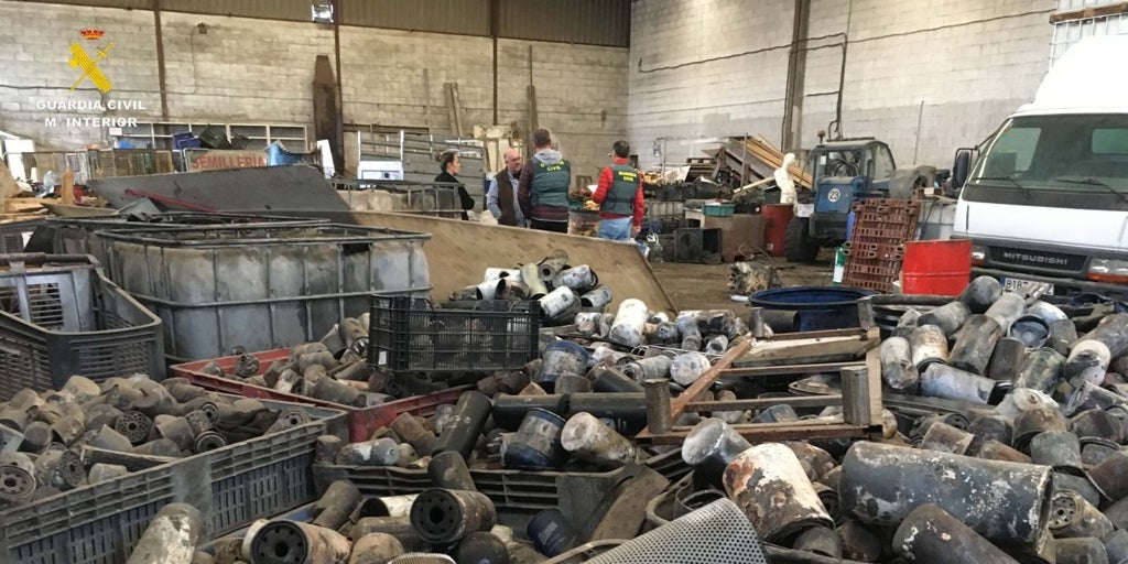 Desarticulan una mafia medioambiental en Sevilla: fraude en más de 200 talleres en la gestión de los residuos  contaminantes