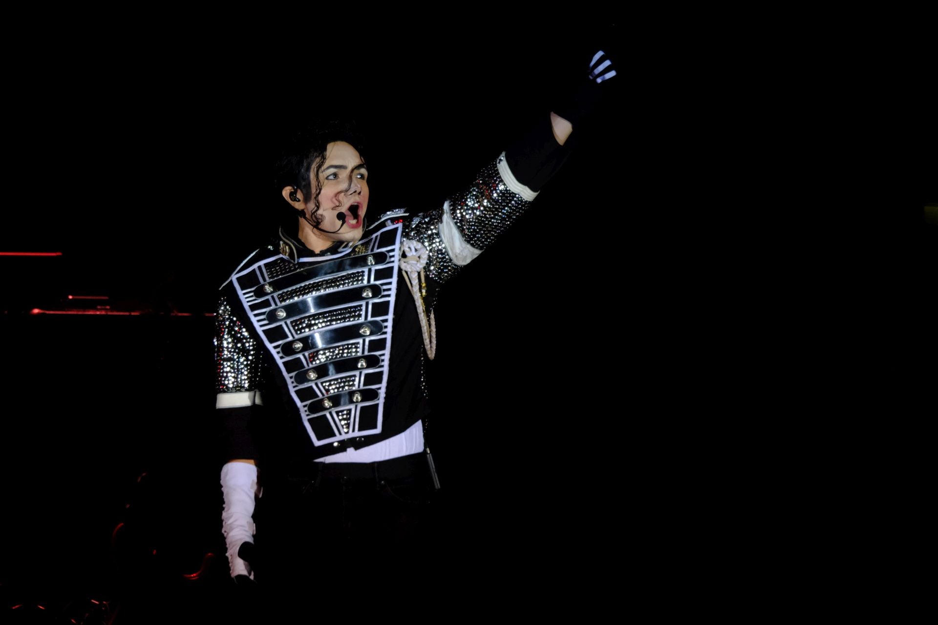 Lenny Jay ofreció un espectáculo inigualable en el escenario del Tío Pepe Festival