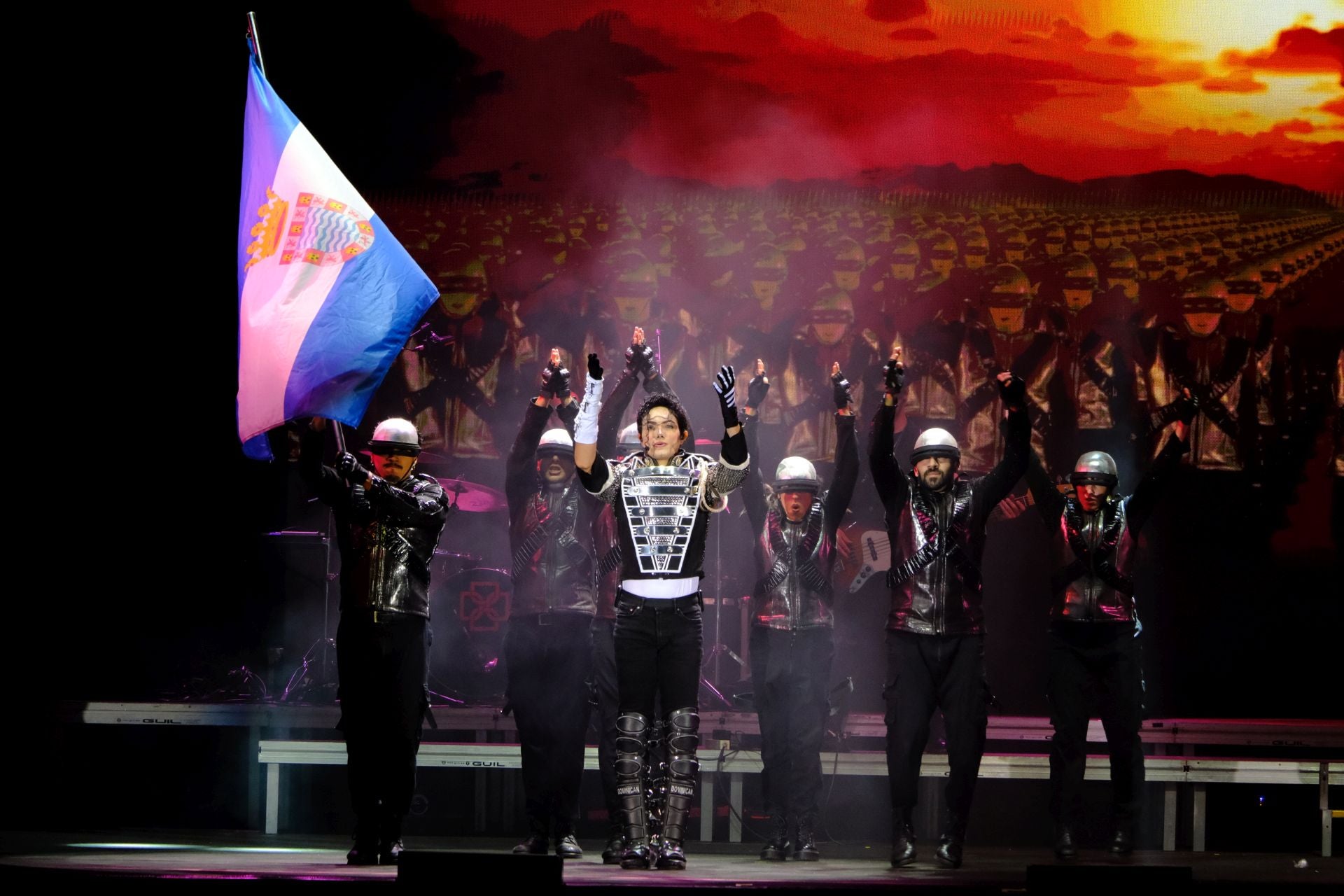 Lenny Jay ofreció un espectáculo inigualable en el escenario del Tío Pepe Festival
