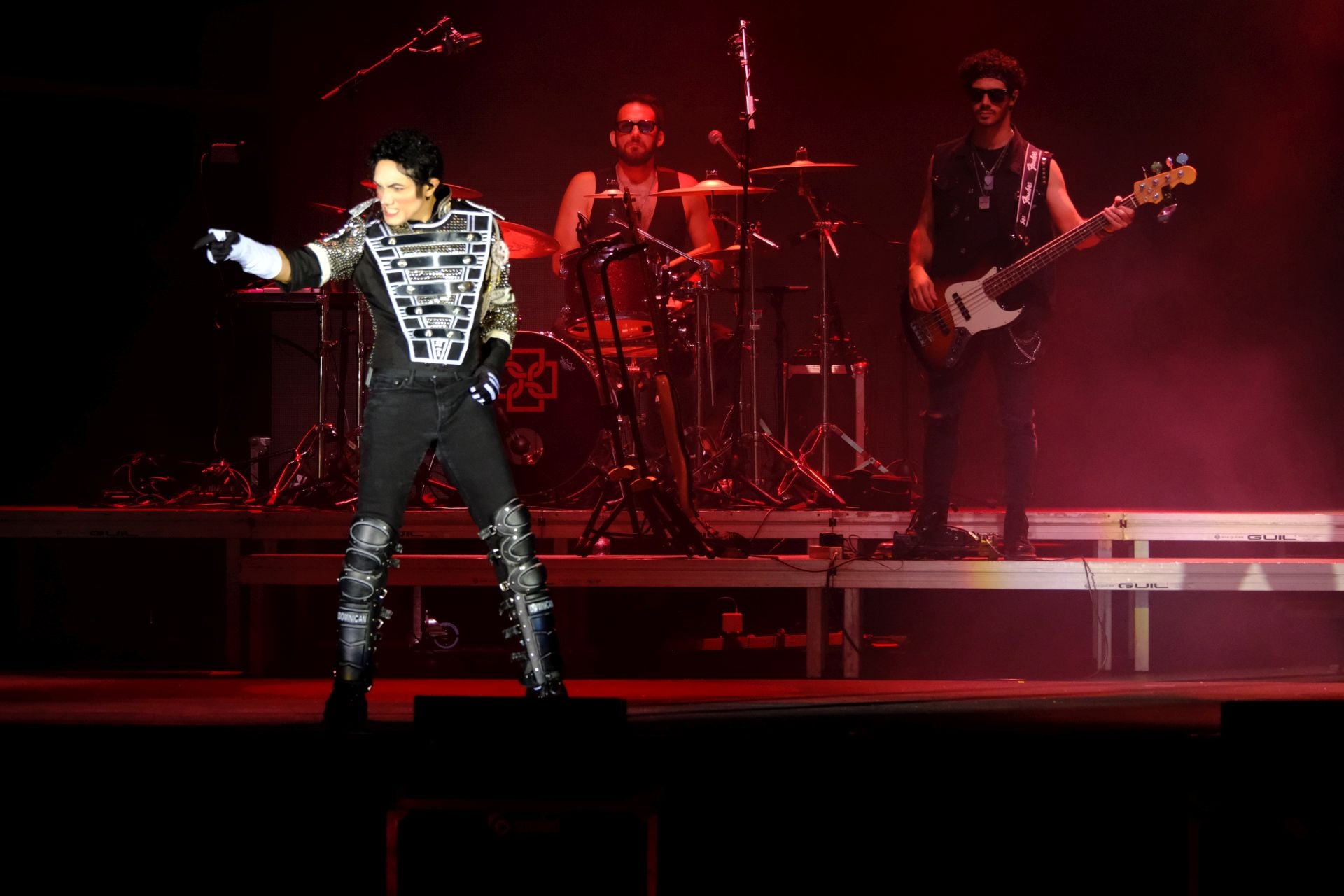 Lenny Jay ofreció un espectáculo inigualable en el escenario del Tío Pepe Festival