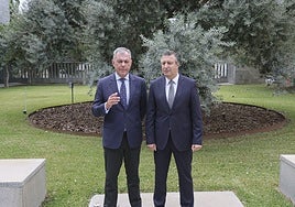 José Luis Sanz y Javier Fernández se enzarzan a cuenta de las infraestructuras: «¿Ahora se va a acordar el PSOE del Metro de Sevilla?»