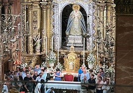 La restauración de la Macarena se aprueba en el cabildo más multitudinario, largo y agrio que se recuerda