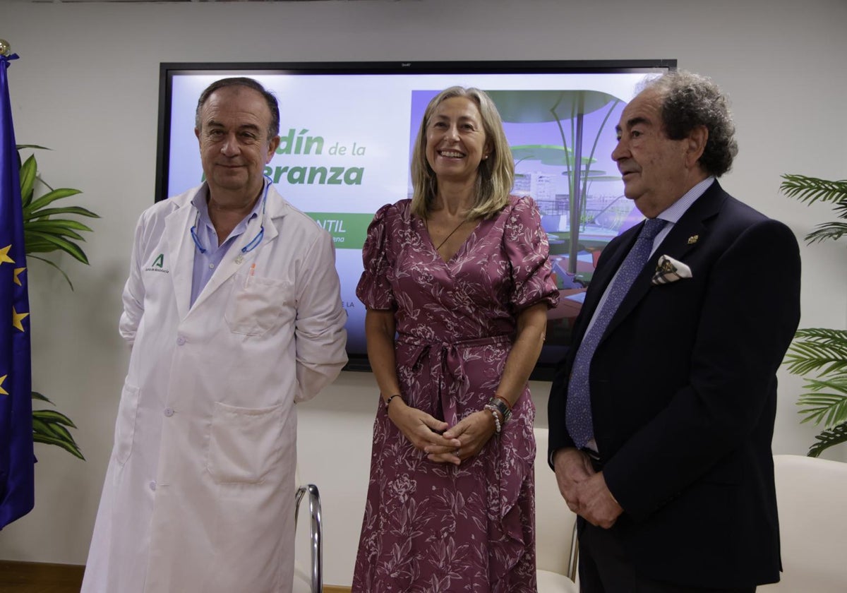Un momento de la presentación de este proyecto colaborativo entre la Consejería de Salud y la hermandad de la Macarena