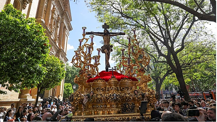 Delantera del paso del Cristo de la Sed
