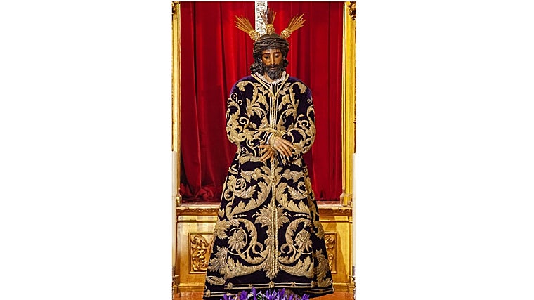 El Señor de la Sentencia con la túnica de los cardos