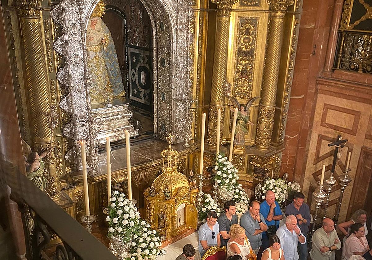 Hermanos hasta en el presbiterio en el cabildo del martes