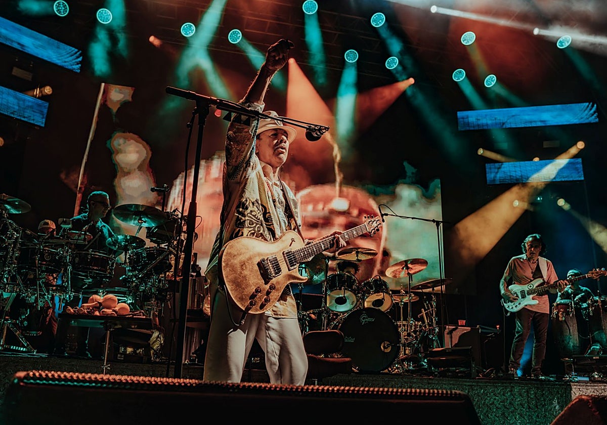 El guitarrista Carlos Santana durante su concierto en Jerez
