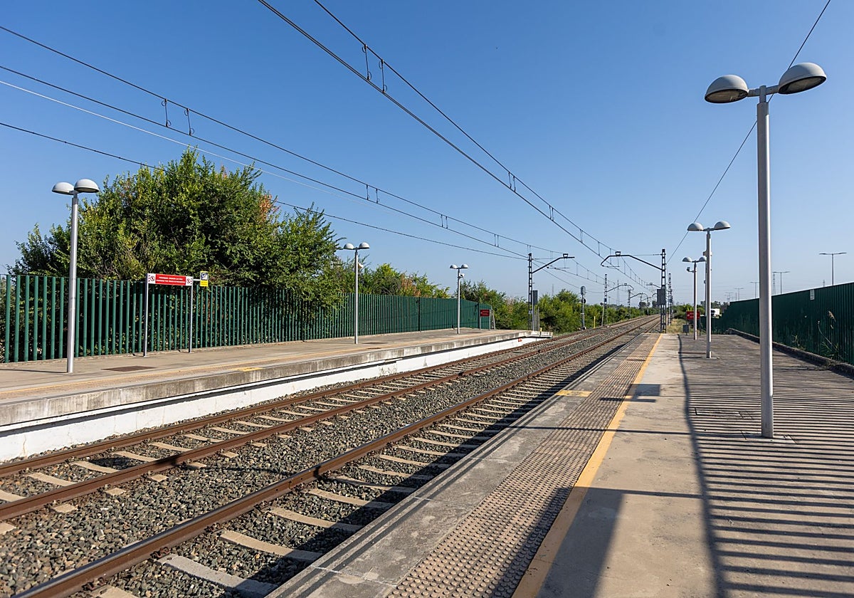 Vías del Cercanías a su llegada a la parada Estadio Olímpico