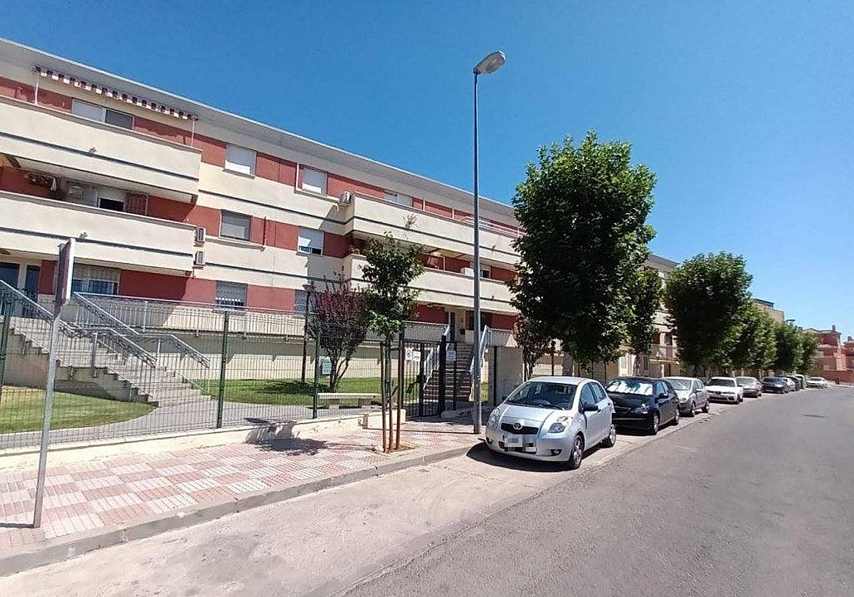 Imagen exterior donde está ubicado el piso que vende Caixabank