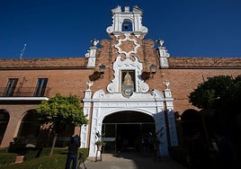 Sanz cumple con los vecinos de la Macarena y con lo que acordó con Vox