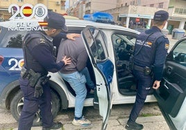 Detenido por tres robos a punta de cuchillo en establecimientos de Alcalá de Guadaíra