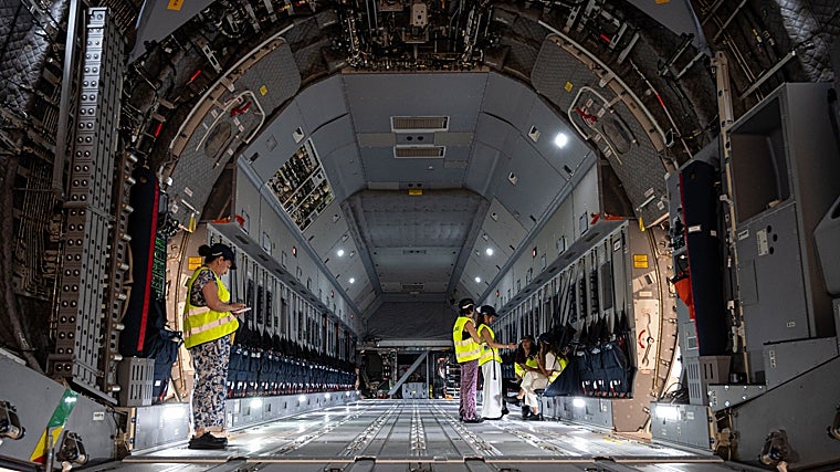 Interior del A400M, un avión impulsado por cuatro motores. El primer ejemplar se entregó en 2013 a la Fuerza Aérea Francesa