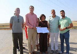 Alcaldes del Bajo Guadalquivir reclaman duplicar la A-471 y el tercer carril de la AP-4 para paliar los atascos