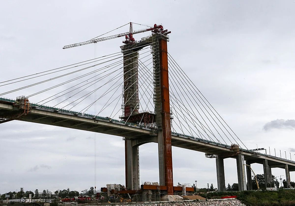 El puente del Centenario lleva en obras desde verano de 2021