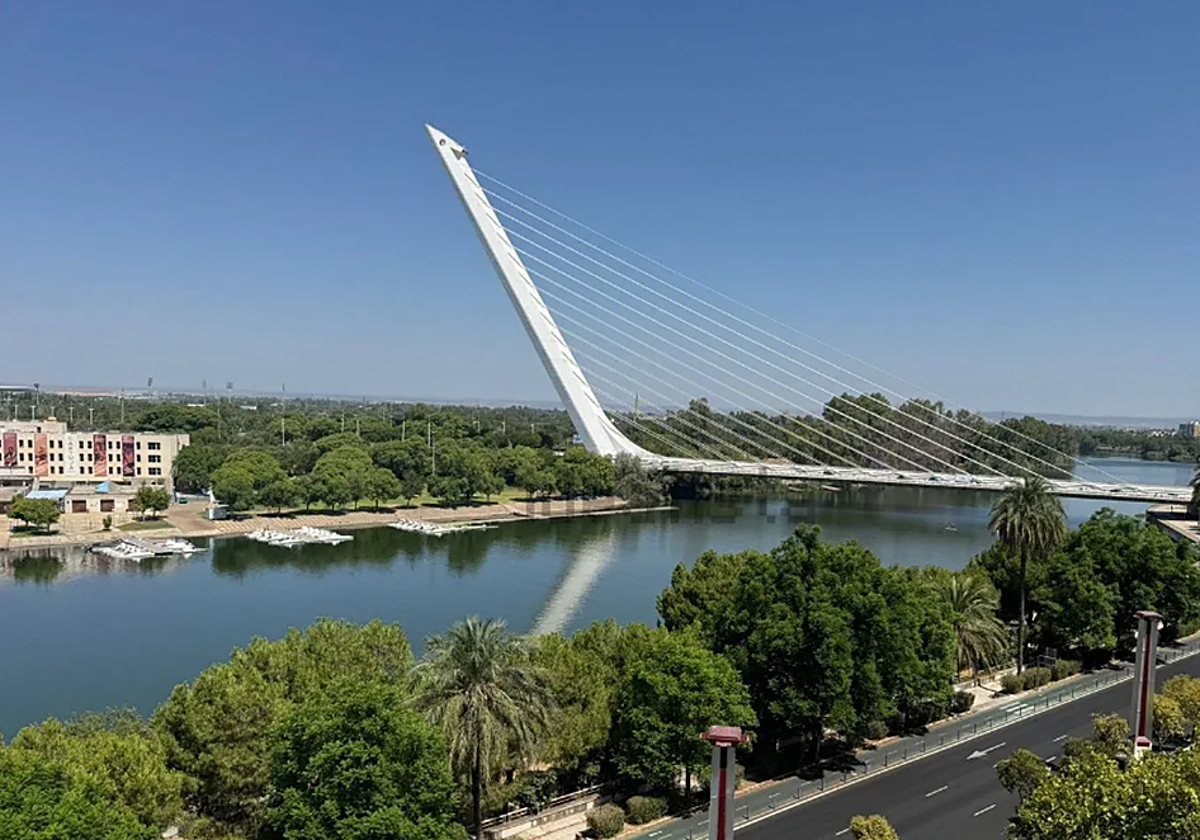 Vistas al Guadalquivir desde el piso de 140 metros cuadrados que puedes comprar con una rebaja de 300.000 euros