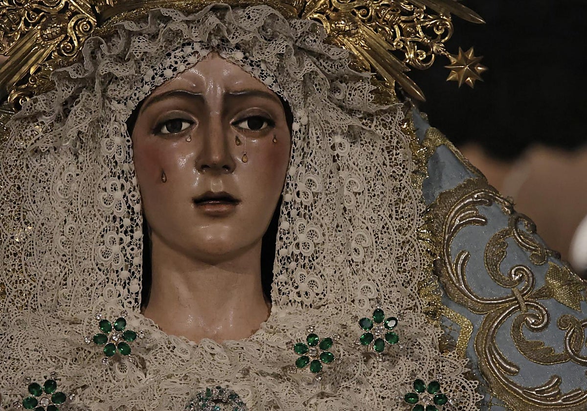 La Esperanza Macarena antes de ser retirada del culto esta semana
