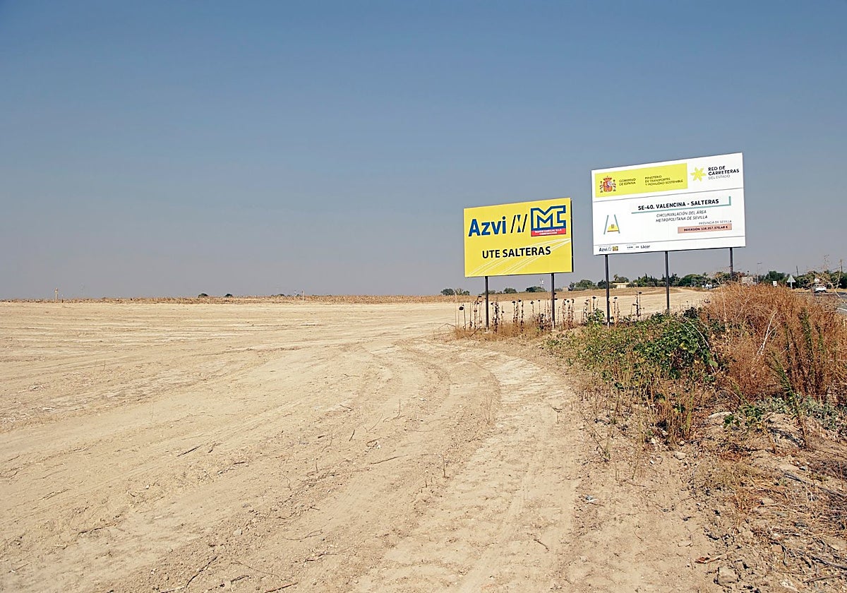 Así están los terrenos del tramo de la SE-40 entre Valencina y Salteras junto a la A-8077
