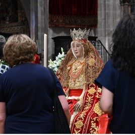 La Virgen de los Reyes en el segundo besamanos