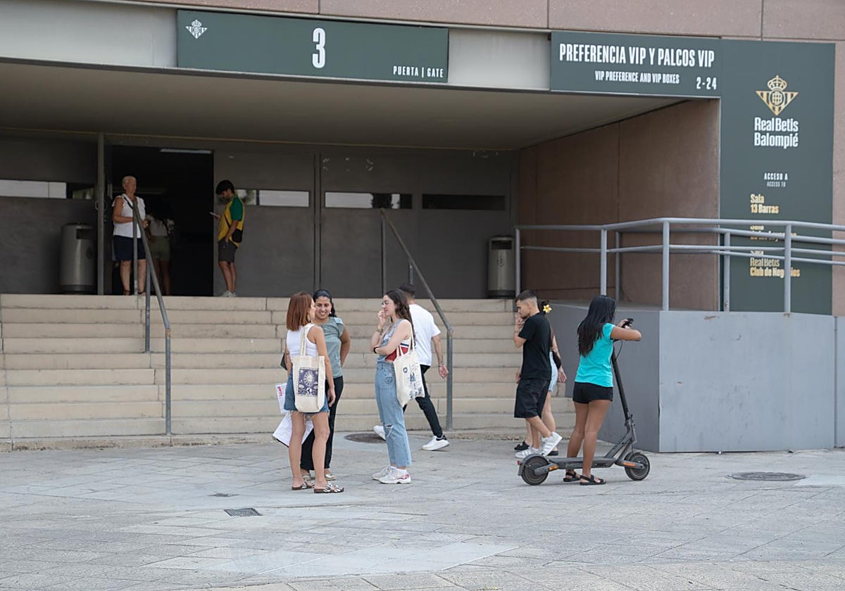 Exterior del estadio de la Cartuja como sede temporal del Real Betis