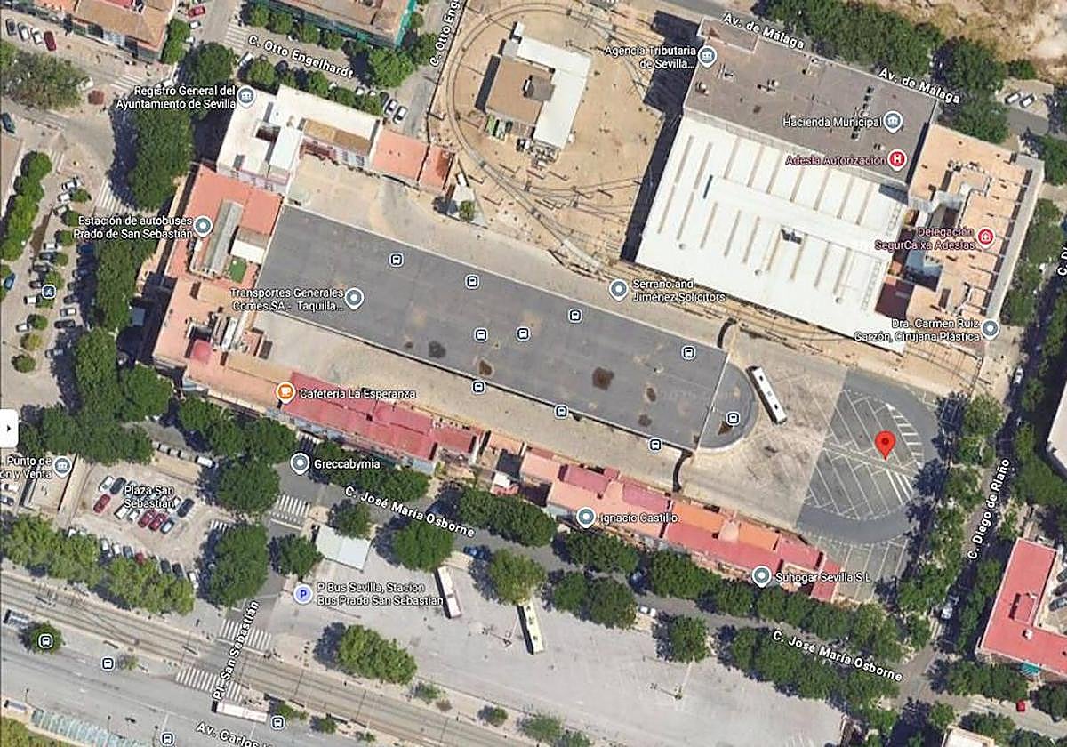 El solar que Tussam quiere vender para levantar pisos en el Prado, junto a las cocheras del tranvía