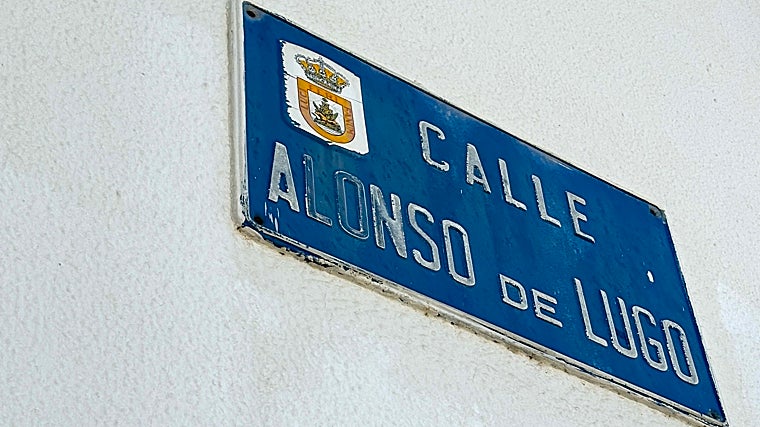 Placa de la calle Alonso de Lugo en Sanlúcar de Barrameda, en recuerdo al conquistador sanluqueño de las islas Canarias.