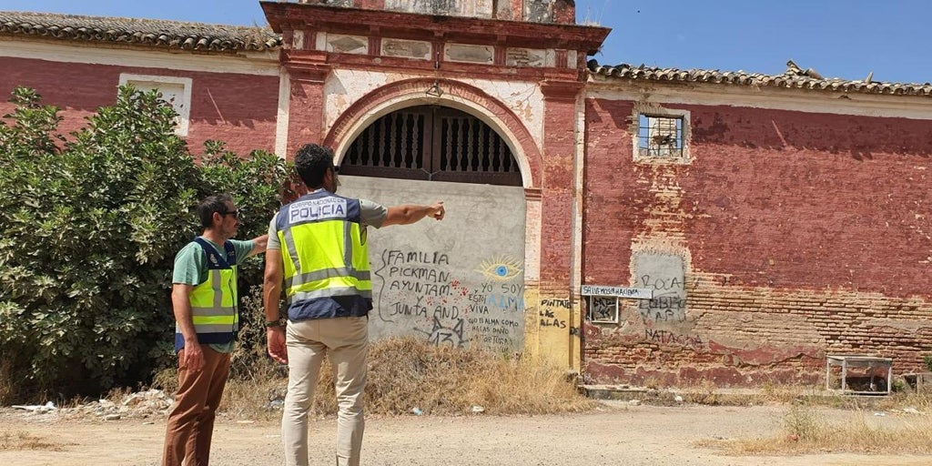 Dos detenidos por verter amianto en las inmediaciones de la Hacienda Ibarburu en Dos Hermanas