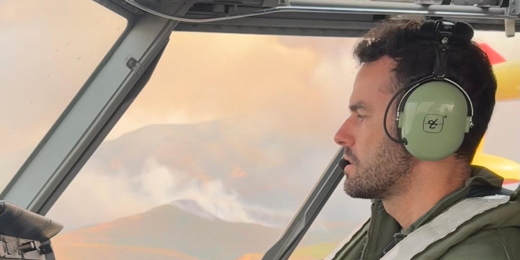 El piloto sevillano que combate incendios desde el cielo: «Ojalá pudiéramos estar ahí 24 horas»