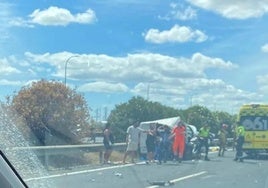 Vehículos en la A-49 cerca de Sevilla, este domingo