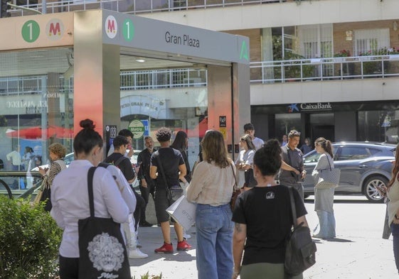 Parada de Gran Plaza de la Línea 1 del metro de Sevilla