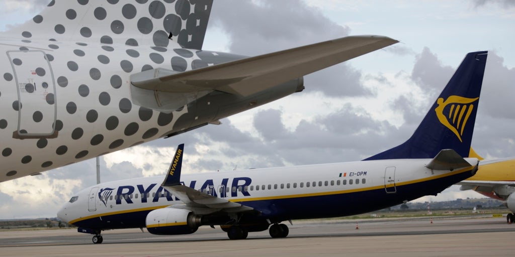 Ryanair amenaza el récord de Sevilla y Málaga con el anuncio de recorte de vuelos