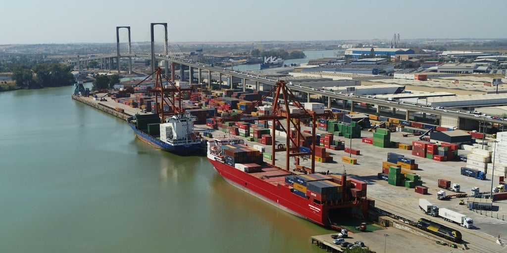 La naviera CMA CGM abre una nueva línea entre Sevilla y Canarias