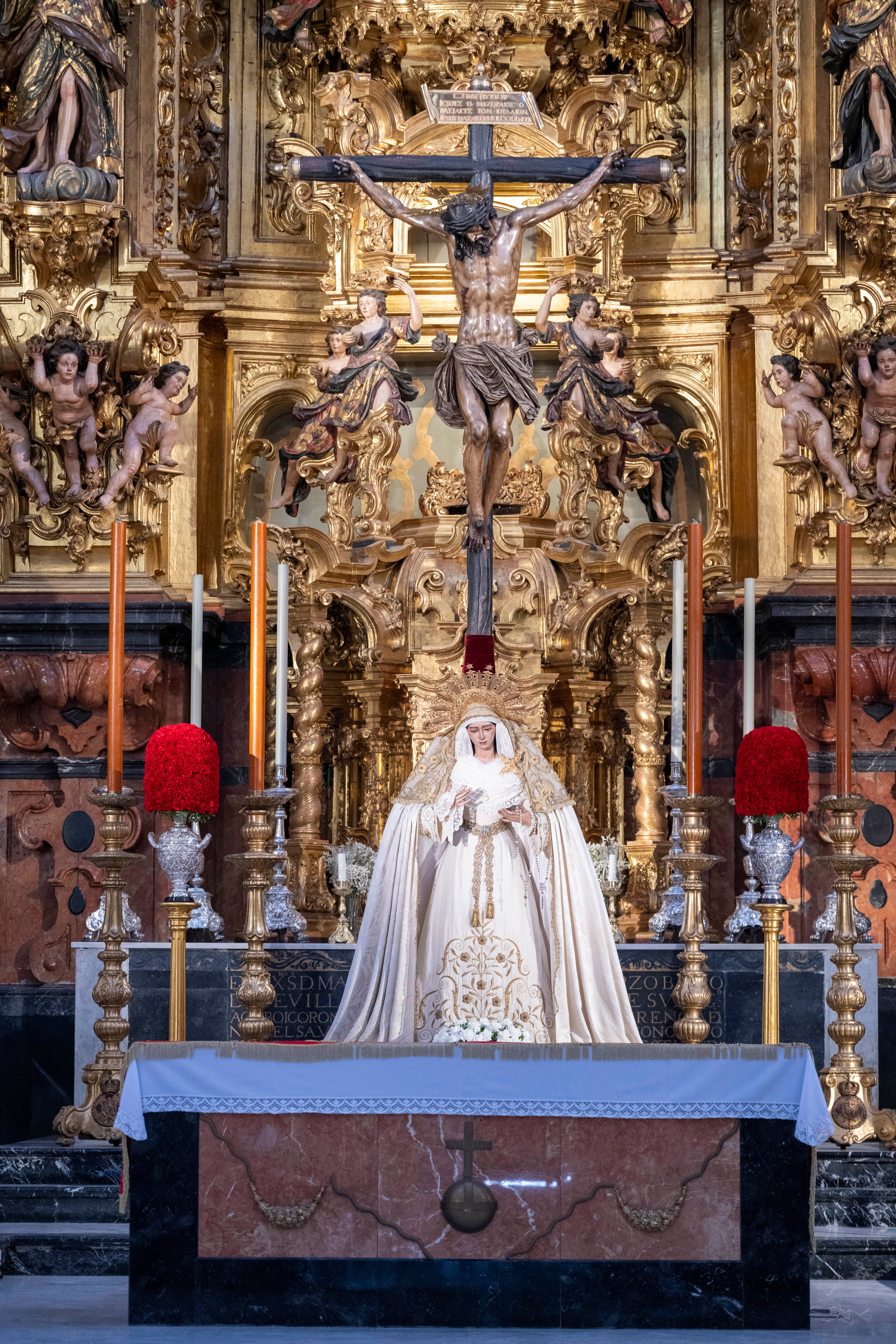 Los titulares del Amor, en el retablo mayor del Salvador