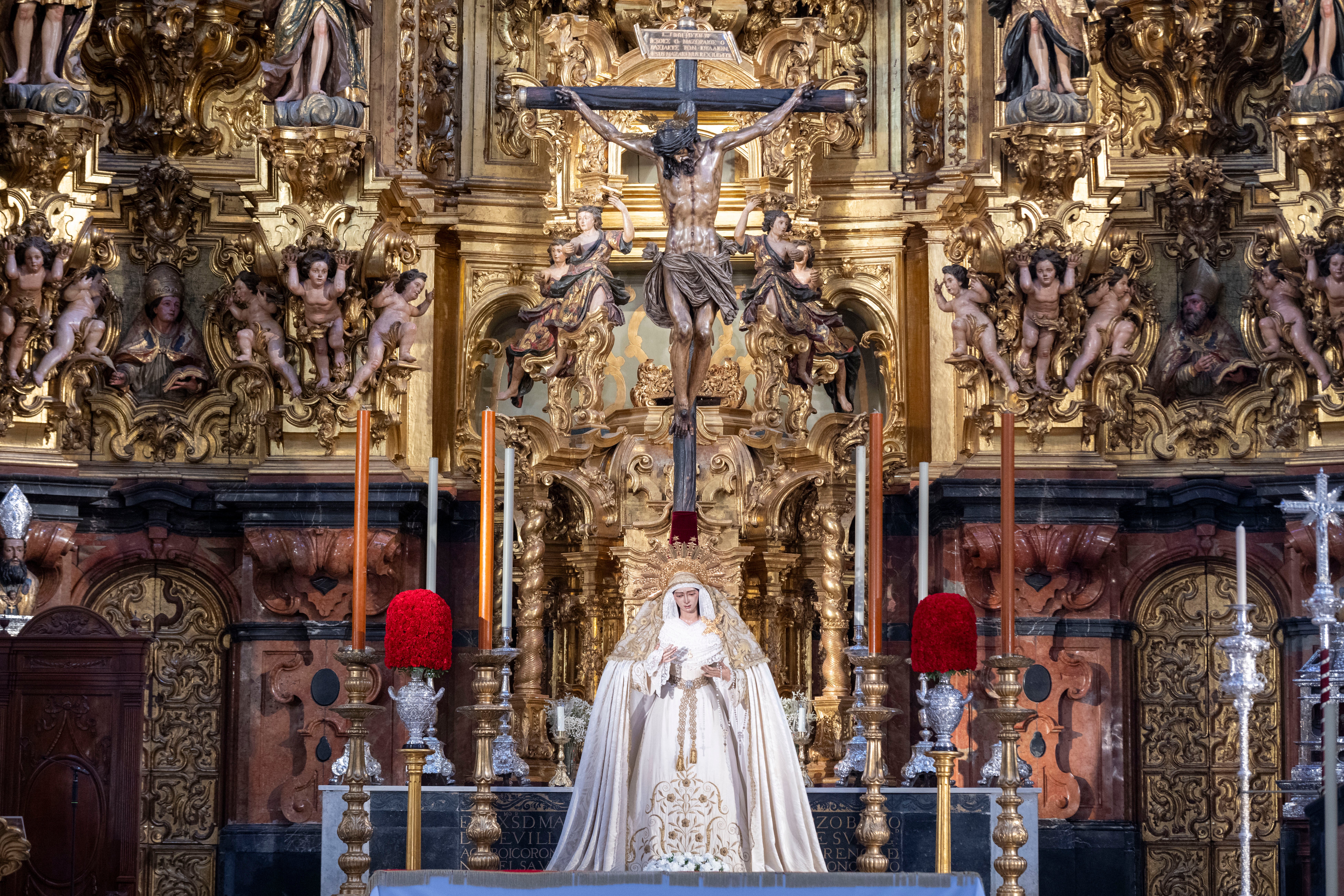 Los titulares del Amor, en el retablo mayor del Salvador