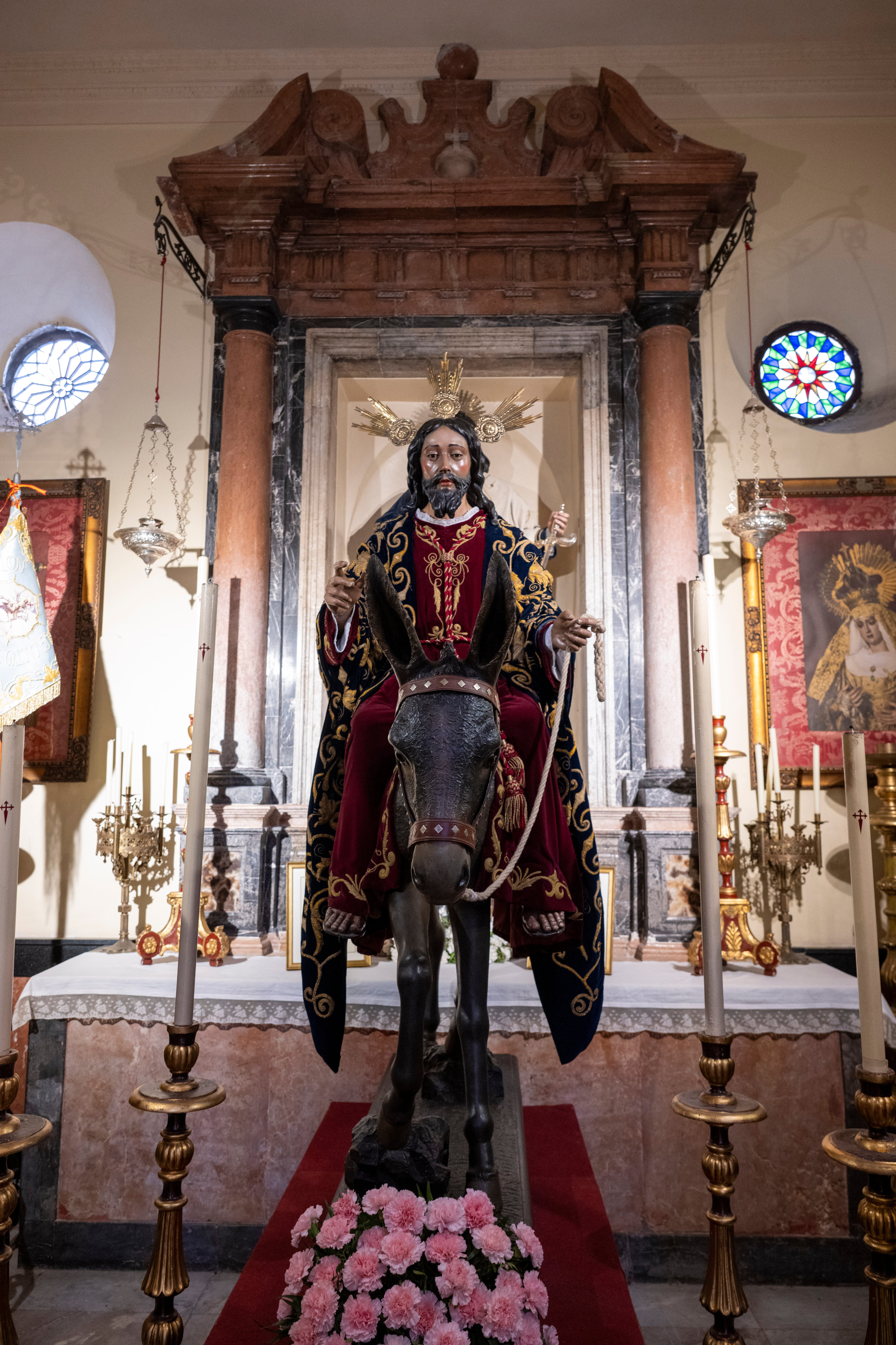 Los titulares del Amor, en el retablo mayor del Salvador