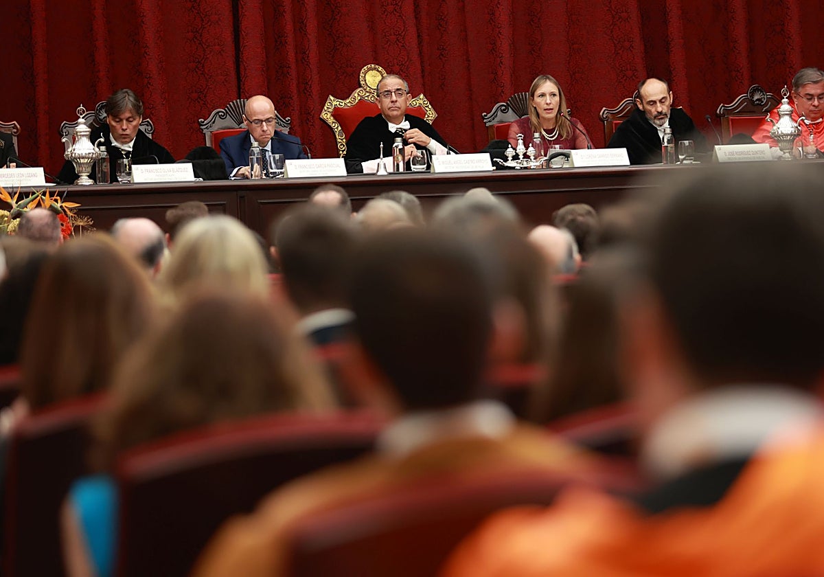 Acto de apertura del curso académico de la US