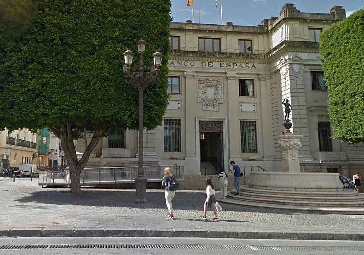 La rampa de acceso al Banco de España por la Plaza de San Francisco se instaló en el año 2017